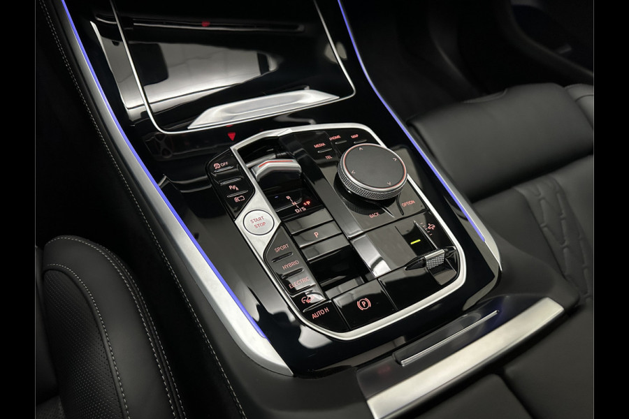 BMW X5 50e M-Performance Seats | M-Sport Pro | 360 Camera | Soft-Close | Panorama | Indiv. Leder | 4-Zone Clima | Stoelventilatie | Head-Up | Harman-Kardon | Keyless-Entry | Memory | M-Gordels | Stuurverwarming | Stoelverwarming V+A | Zonwering | Parfumering | Iso-Glas | Iconic-Glow | Beker Koeling & Verwarming | Standkachel | Carplay |