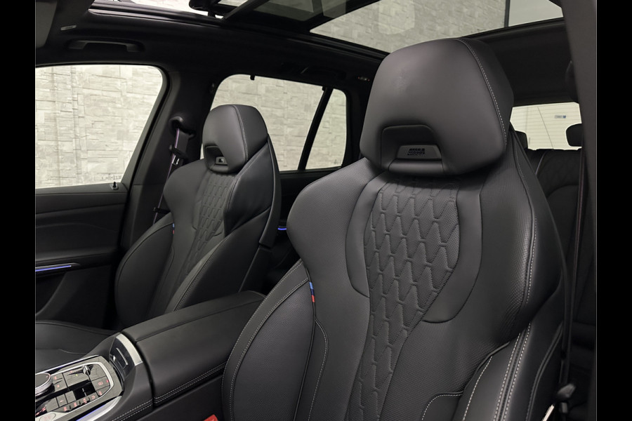 BMW X5 50e M-Performance Seats | M-Sport Pro | 360 Camera | Soft-Close | Panorama | Indiv. Leder | 4-Zone Clima | Stoelventilatie | Head-Up | Harman-Kardon | Keyless-Entry | Memory | M-Gordels | Stuurverwarming | Stoelverwarming V+A | Zonwering | Parfumering | Iso-Glas | Iconic-Glow | Beker Koeling & Verwarming | Standkachel | Carplay |
