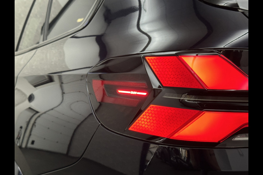 BMW X5 50e M-Performance Seats | M-Sport Pro | 360 Camera | Soft-Close | Panorama | Indiv. Leder | 4-Zone Clima | Stoelventilatie | Head-Up | Harman-Kardon | Keyless-Entry | Memory | M-Gordels | Stuurverwarming | Stoelverwarming V+A | Zonwering | Parfumering | Iso-Glas | Iconic-Glow | Beker Koeling & Verwarming | Standkachel | Carplay |