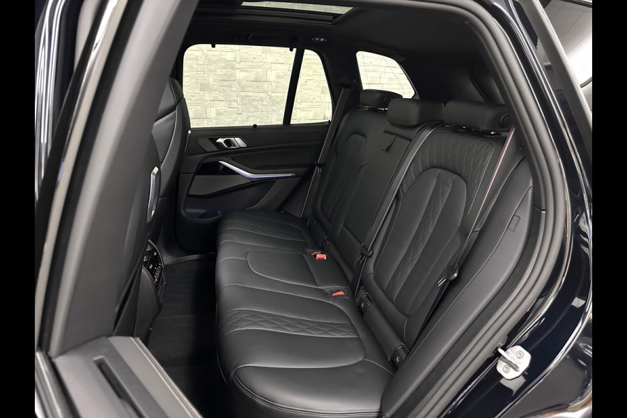 BMW X5 50e M-Performance Seats | M-Sport Pro | 360 Camera | Soft-Close | Panorama | Indiv. Leder | 4-Zone Clima | Stoelventilatie | Head-Up | Harman-Kardon | Keyless-Entry | Memory | M-Gordels | Stuurverwarming | Stoelverwarming V+A | Zonwering | Parfumering | Iso-Glas | Iconic-Glow | Beker Koeling & Verwarming | Standkachel | Carplay |