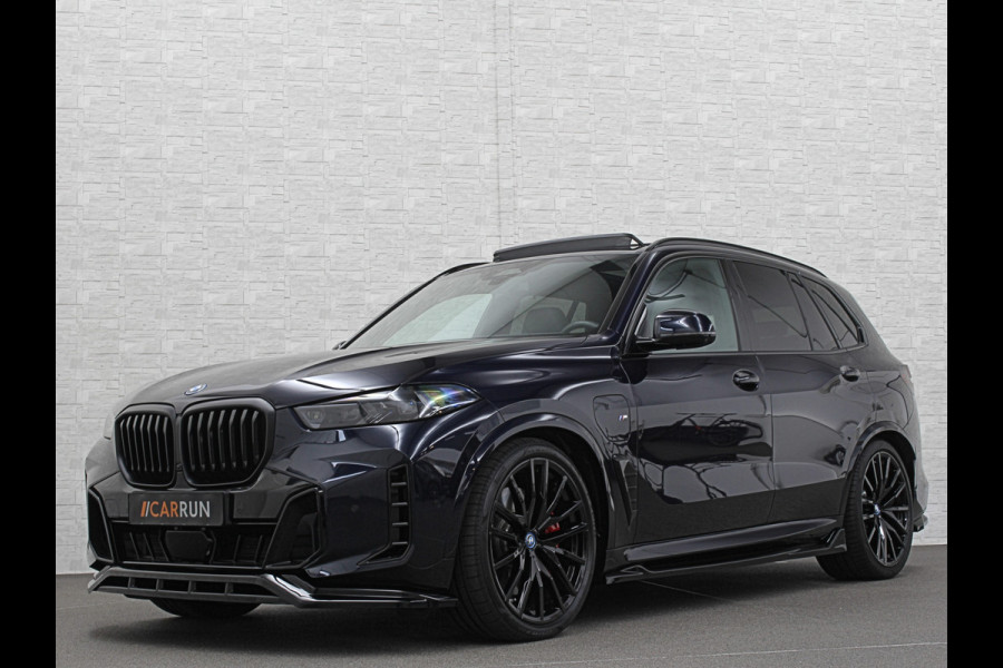 BMW X5 50e M-Performance Seats | M-Sport Pro | 360 Camera | Soft-Close | Panorama | Indiv. Leder | 4-Zone Clima | Stoelventilatie | Head-Up | Harman-Kardon | Keyless-Entry | Memory | M-Gordels | Stuurverwarming | Stoelverwarming V+A | Zonwering | Parfumering | Iso-Glas | Iconic-Glow | Beker Koeling & Verwarming | Standkachel | Carplay |