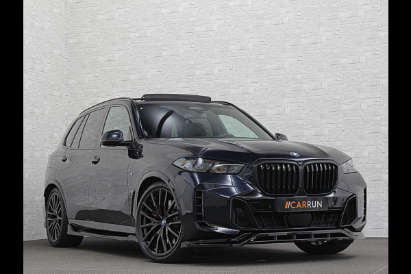 BMW X5 50e M-Performance Seats | M-Sport Pro | 360 Camera | Soft-Close | Panorama | Indiv. Leder | 4-Zone Clima | Stoelventilatie | Head-Up | Harman-Kardon | Keyless-Entry | Memory | M-Gordels | Stuurverwarming | Stoelverwarming V+A | Zonwering | Parfumering | Iso-Glas | Iconic-Glow | Beker Koeling & Verwarming | Standkachel | Carplay |
