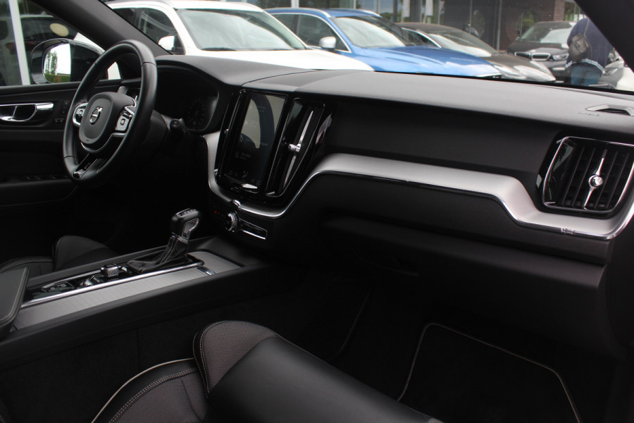 Volvo XC60 2.0 T5 AWD Inscription / Trekhaak / Camera / Luchtvering / Leder / 20'' / Navigatie / Dodehoek / DAB / Cruise Control