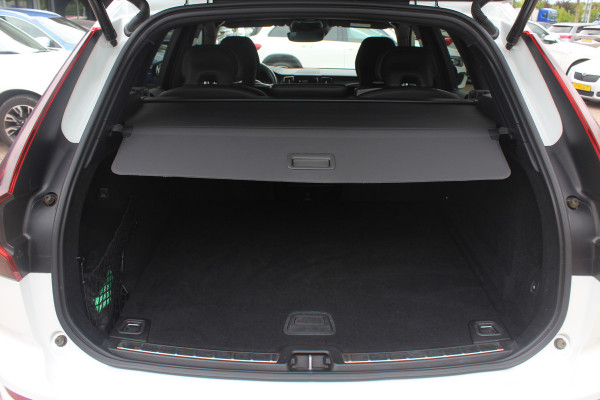 Volvo XC60 2.0 T5 AWD Inscription / Trekhaak / Camera / Luchtvering / Leder / 20'' / Navigatie / Dodehoek / DAB / Cruise Control