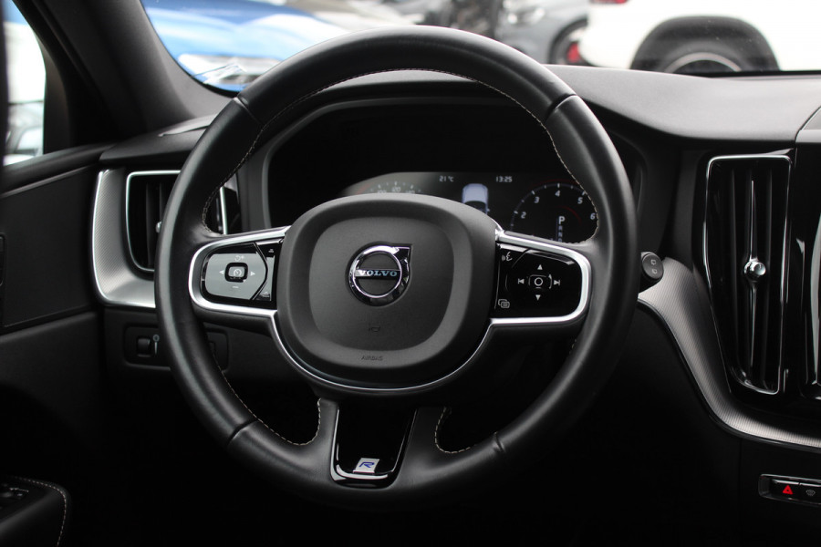 Volvo XC60 2.0 T5 AWD Inscription / Trekhaak / Camera / Luchtvering / Leder / 20'' / Navigatie / Dodehoek / DAB / Cruise Control