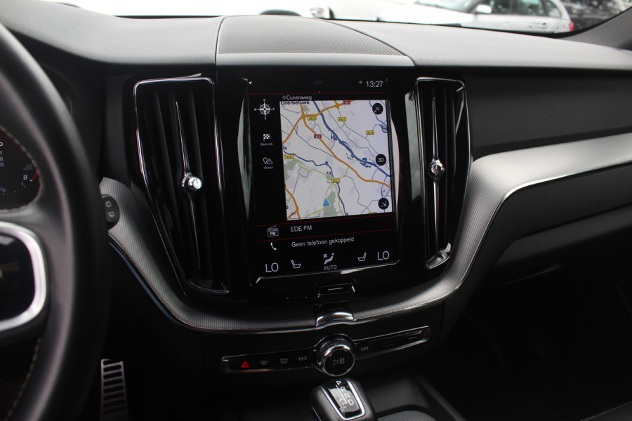 Volvo XC60 2.0 T5 AWD Inscription / Trekhaak / Camera / Luchtvering / Leder / 20'' / Navigatie / Dodehoek / DAB / Cruise Control