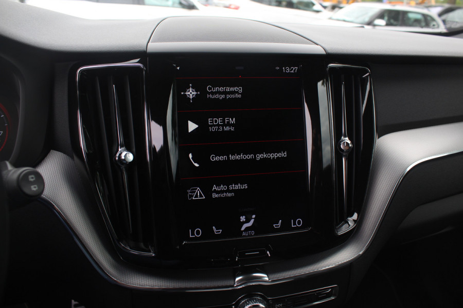 Volvo XC60 2.0 T5 AWD Inscription / Trekhaak / Camera / Luchtvering / Leder / 20'' / Navigatie / Dodehoek / DAB / Cruise Control