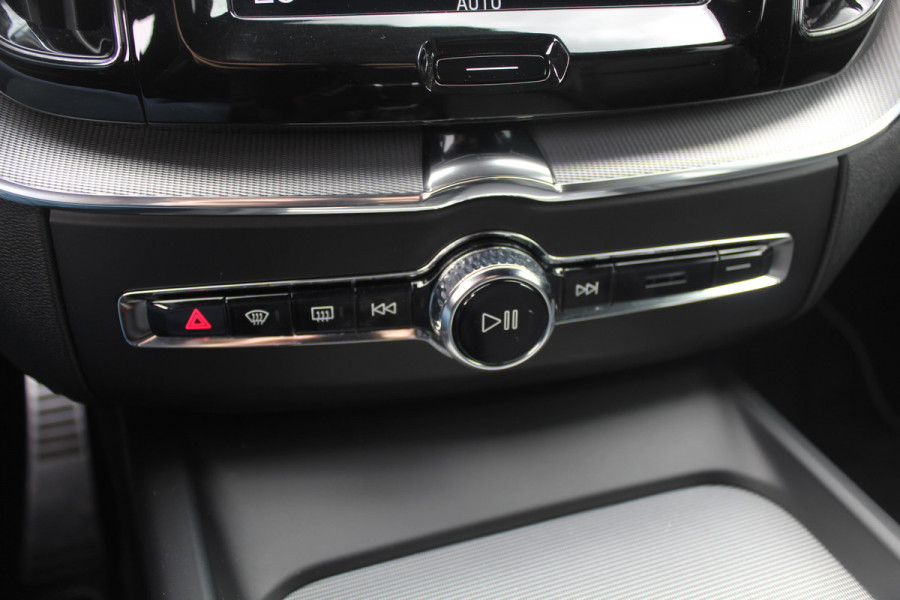 Volvo XC60 2.0 T5 AWD Inscription / Trekhaak / Camera / Luchtvering / Leder / 20'' / Navigatie / Dodehoek / DAB / Cruise Control