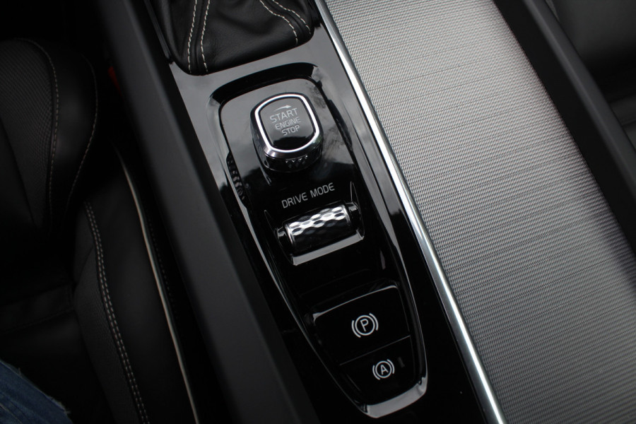 Volvo XC60 2.0 T5 AWD Inscription / Trekhaak / Camera / Luchtvering / Leder / 20'' / Navigatie / Dodehoek / DAB / Cruise Control
