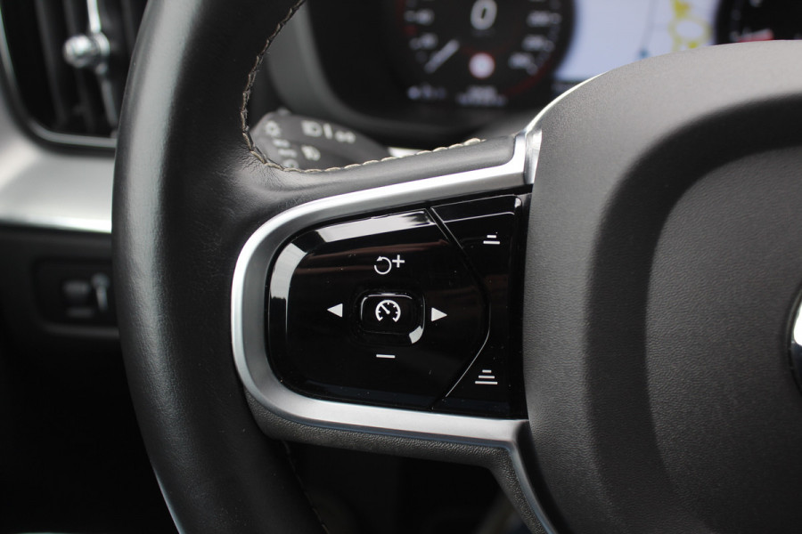 Volvo XC60 2.0 T5 AWD Inscription / Trekhaak / Camera / Luchtvering / Leder / 20'' / Navigatie / Dodehoek / DAB / Cruise Control