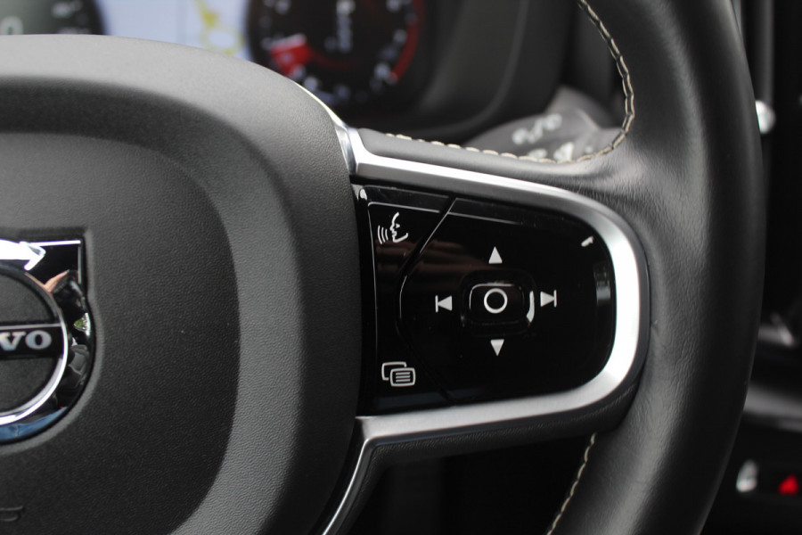 Volvo XC60 2.0 T5 AWD Inscription / Trekhaak / Camera / Luchtvering / Leder / 20'' / Navigatie / Dodehoek / DAB / Cruise Control