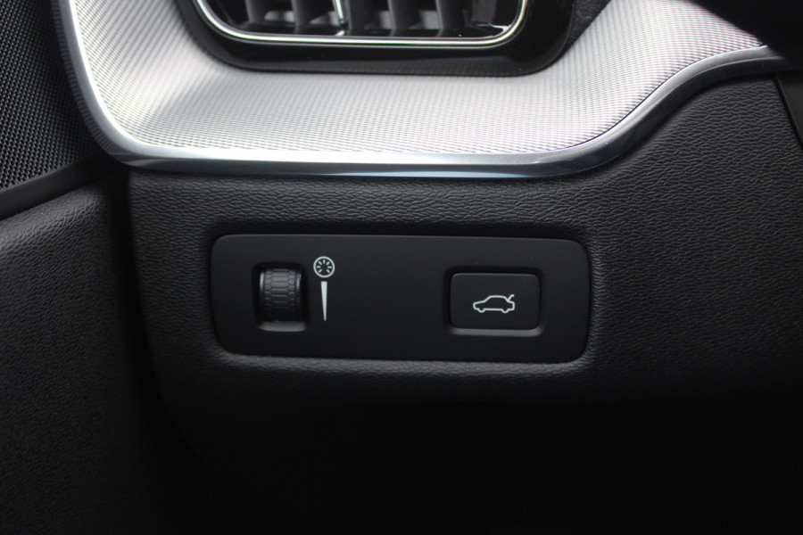 Volvo XC60 2.0 T5 AWD Inscription / Trekhaak / Camera / Luchtvering / Leder / 20'' / Navigatie / Dodehoek / DAB / Cruise Control
