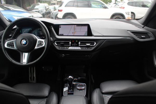 BMW 2 Serie Gran Coupé 218i High Executive Ed. M Sport / Camera / Leder / Navigatie / 18'' / ACC / DAB / Virtual Cockpit / Stoelverwarming / Cruise Control