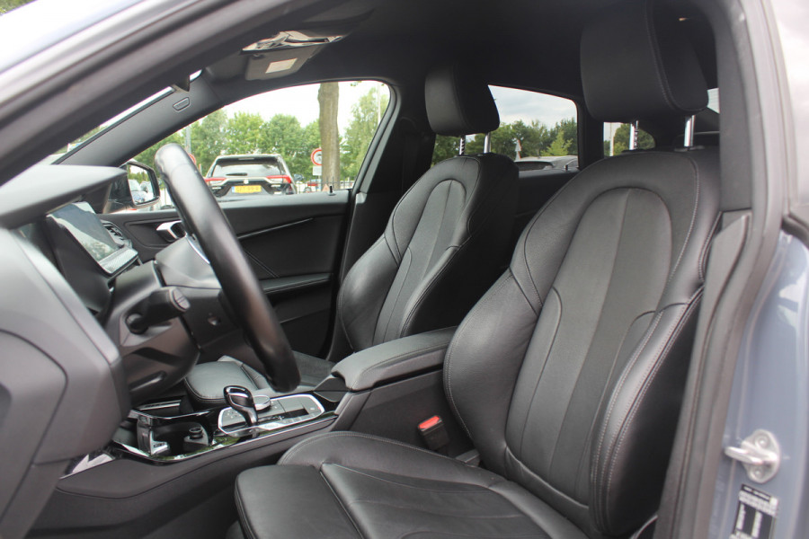 BMW 2 Serie Gran Coupé 218i High Executive Ed. M Sport / Camera / Leder / Navigatie / 18'' / ACC / DAB / Virtual Cockpit / Stoelverwarming / Cruise Control
