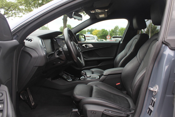 BMW 2 Serie Gran Coupé 218i High Executive Ed. M Sport / Camera / Leder / Navigatie / 18'' / ACC / DAB / Virtual Cockpit / Stoelverwarming / Cruise Control