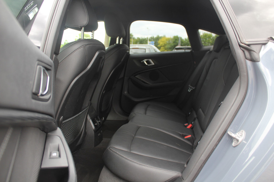 BMW 2 Serie Gran Coupé 218i High Executive Ed. M Sport / Camera / Leder / Navigatie / 18'' / ACC / DAB / Virtual Cockpit / Stoelverwarming / Cruise Control
