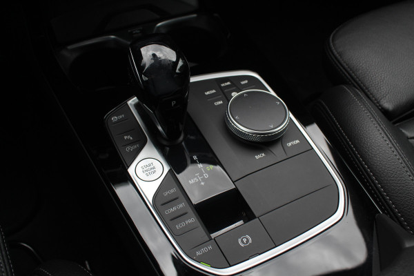BMW 2 Serie Gran Coupé 218i High Executive Ed. M Sport / Camera / Leder / Navigatie / 18'' / ACC / DAB / Virtual Cockpit / Stoelverwarming / Cruise Control
