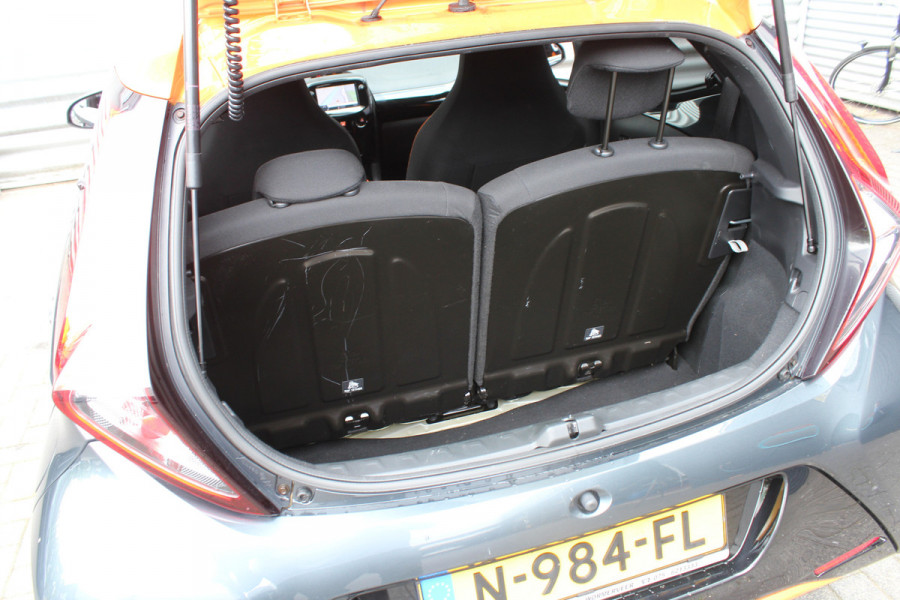 Toyota Aygo 1.0 VVT-i 73pk x-JBL NL-Auto NAP Clima Navi Carplay Camera 15"LMV
