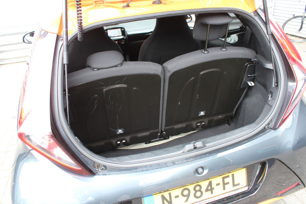 Toyota Aygo 1.0 VVT-i 73pk x-JBL NL-Auto NAP Clima Navi Carplay Camera 15"LMV
