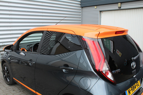 Toyota Aygo 1.0 VVT-i 73pk x-JBL NL-Auto NAP Clima Navi Carplay Camera 15"LMV