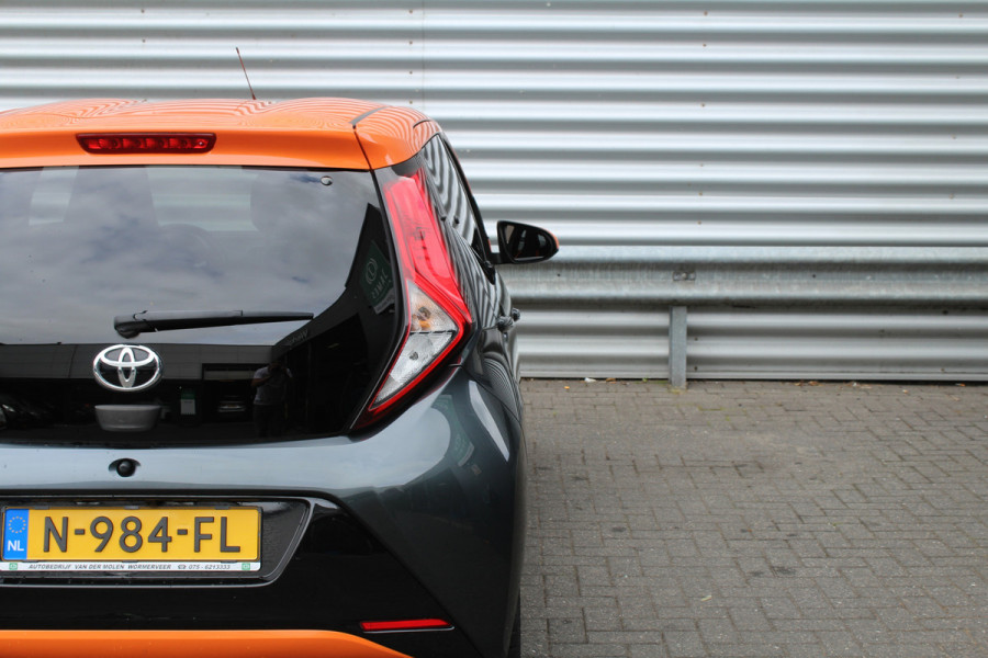 Toyota Aygo 1.0 VVT-i 73pk x-JBL NL-Auto NAP Clima Navi Carplay Camera 15"LMV