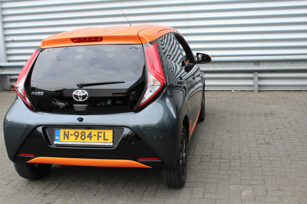 Toyota Aygo 1.0 VVT-i 73pk x-JBL NL-Auto NAP Clima Navi Carplay Camera 15"LMV