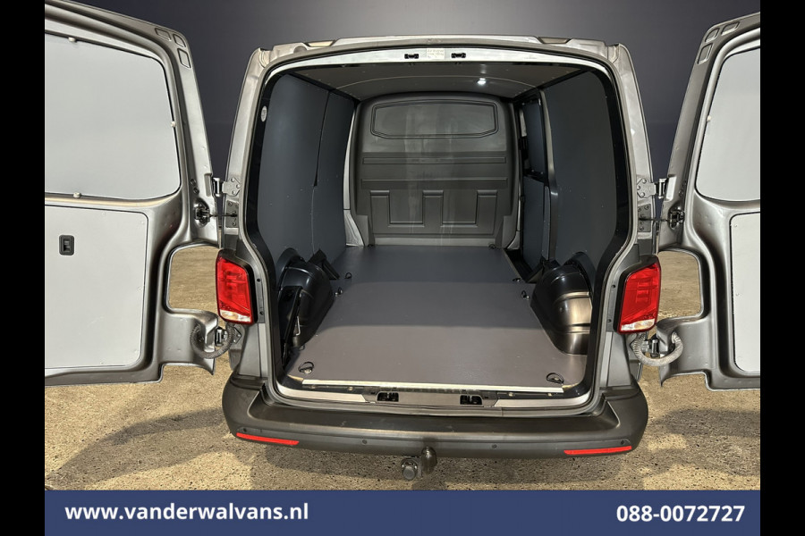 Volkswagen Transporter 2.0 TDI L2H1 Euro6 Airco | Apple Carplay | Android Auto | Trekhaak | Cruisecontrol Parkeersensoren