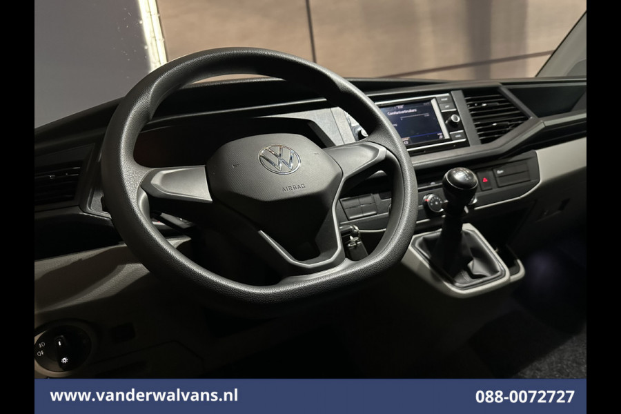 Volkswagen Transporter 2.0 TDI L2H1 Euro6 Airco | Apple Carplay | Android Auto | Trekhaak | Cruisecontrol Parkeersensoren