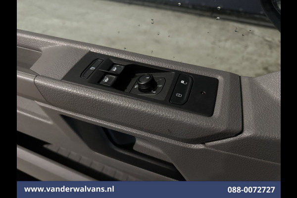 Volkswagen Transporter 2.0 TDI L2H1 Euro6 Airco | Apple Carplay | Android Auto | Trekhaak | Cruisecontrol Parkeersensoren
