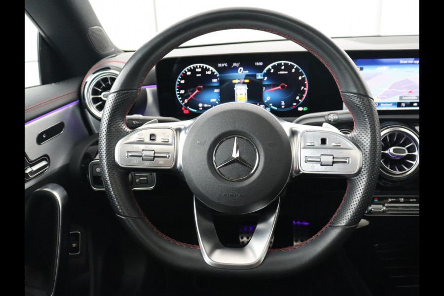 Mercedes-Benz CLA-Klasse 200 Business Solution AMG | Panoramadak | Adaptive cruise | Carplay | Stoelverwarming | Camera | Matrix LED | Keyless | Navigatie | Leder/Alcantara | Widescreen | Designo Lak