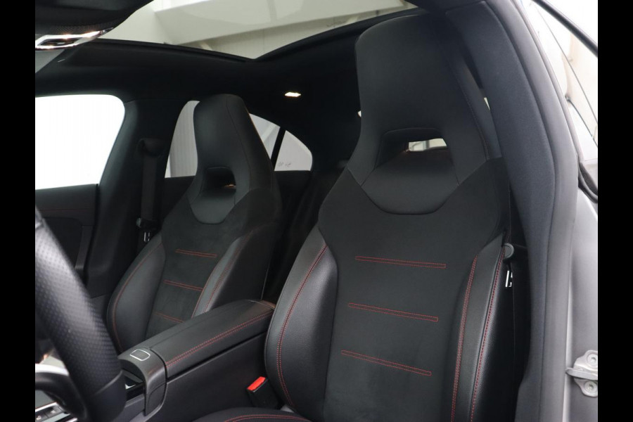 Mercedes-Benz CLA-Klasse 200 Business Solution AMG | Panoramadak | Adaptive cruise | Carplay | Stoelverwarming | Camera | Matrix LED | Keyless | Navigatie | Leder/Alcantara | Widescreen | Designo Lak