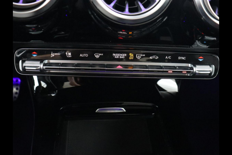Mercedes-Benz CLA-Klasse 200 Business Solution AMG | Panoramadak | Adaptive cruise | Carplay | Stoelverwarming | Camera | Matrix LED | Keyless | Navigatie | Leder/Alcantara | Widescreen | Designo Lak