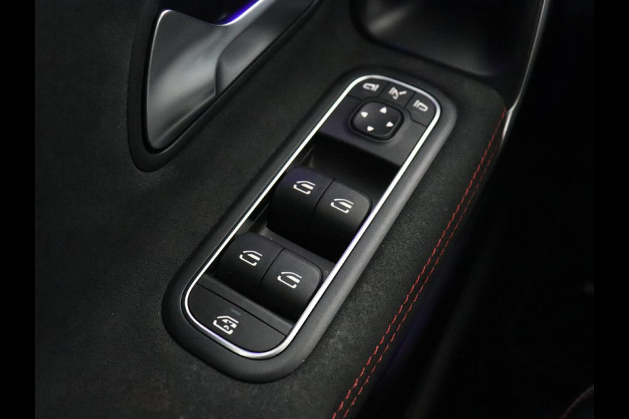 Mercedes-Benz CLA-Klasse 200 Business Solution AMG | Panoramadak | Adaptive cruise | Carplay | Stoelverwarming | Camera | Matrix LED | Keyless | Navigatie | Leder/Alcantara | Widescreen | Designo Lak