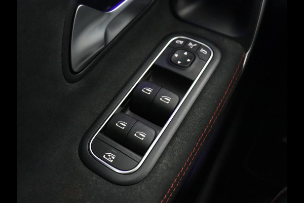 Mercedes-Benz CLA-Klasse 200 Business Solution AMG | Panoramadak | Adaptive cruise | Carplay | Stoelverwarming | Camera | Matrix LED | Keyless | Navigatie | Leder/Alcantara | Widescreen | Designo Lak