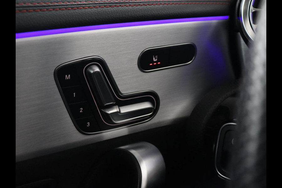 Mercedes-Benz CLA-Klasse 200 Business Solution AMG | Panoramadak | Adaptive cruise | Carplay | Stoelverwarming | Camera | Matrix LED | Keyless | Navigatie | Leder/Alcantara | Widescreen | Designo Lak