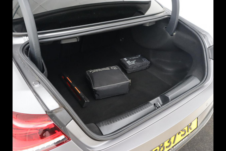 Mercedes-Benz CLA-Klasse 200 Business Solution AMG | Panoramadak | Adaptive cruise | Carplay | Stoelverwarming | Camera | Matrix LED | Keyless | Navigatie | Leder/Alcantara | Widescreen | Designo Lak