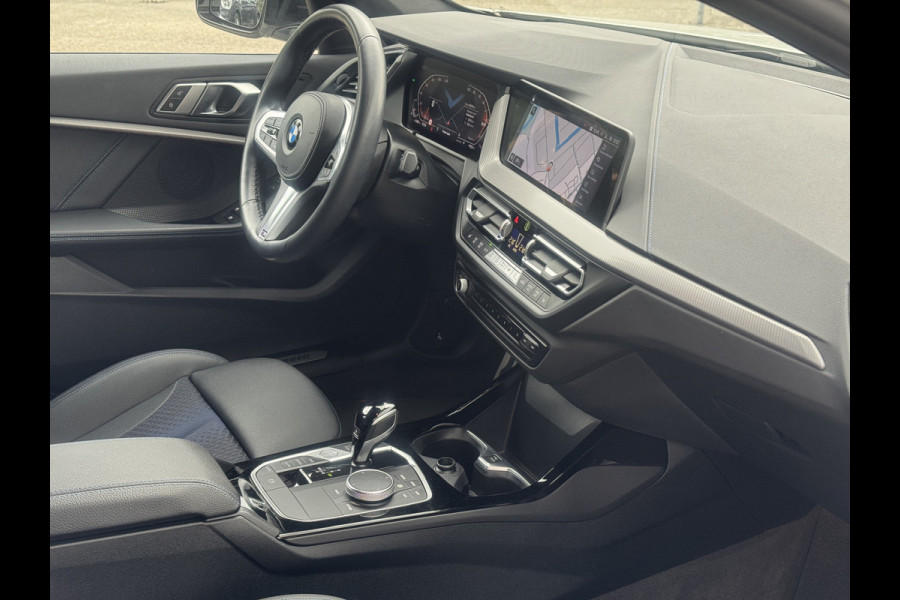 BMW 1-serie 118i High Exe, M-Pakket DAB-tuner, Apple/Android, Lichtpakket .Neem contact op en we maken een afspraak!