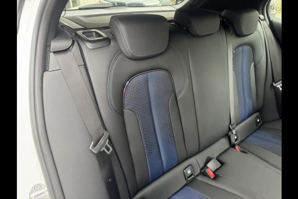 BMW 1-serie 118i High Exe, M-Pakket DAB-tuner, Apple/Android, Lichtpakket .Neem contact op en we maken een afspraak!