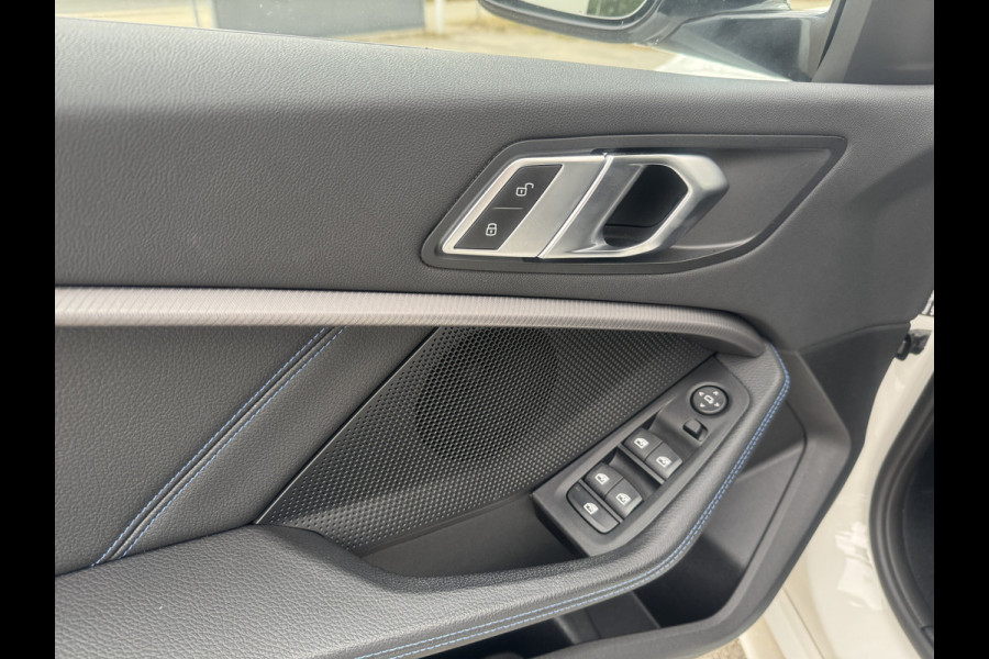 BMW 1-serie 118i High Exe, M-Pakket DAB-tuner, Apple/Android, Lichtpakket .Neem contact op en we maken een afspraak!