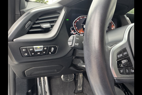 BMW 1-serie 118i High Exe, M-Pakket DAB-tuner, Apple/Android, Lichtpakket .Neem contact op en we maken een afspraak!