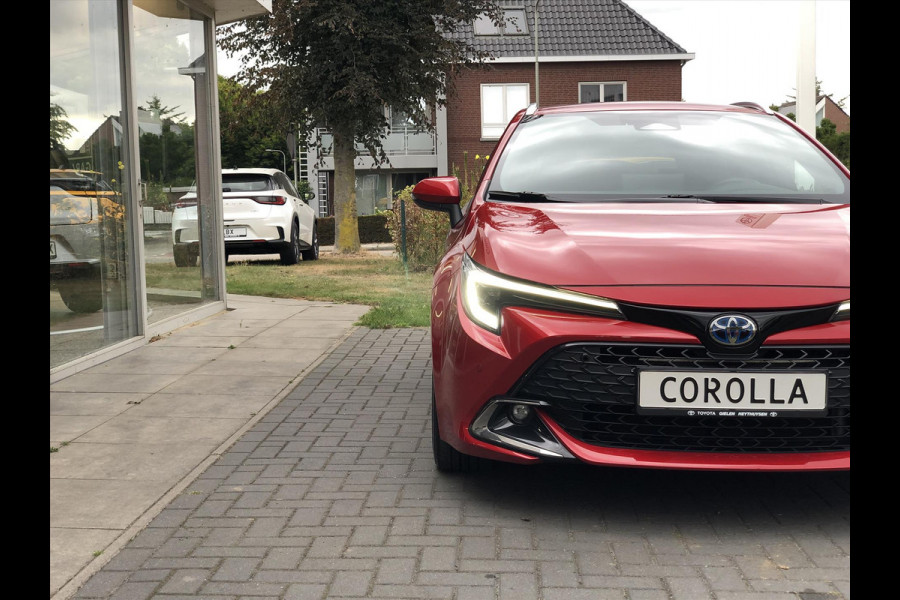 Toyota Corolla Touring Sports 1.8 Hybrid Dynamic Plus | Dodehoekherkenning, Parkeersensoren, Stoel + Stuurverwarming, Facelift!