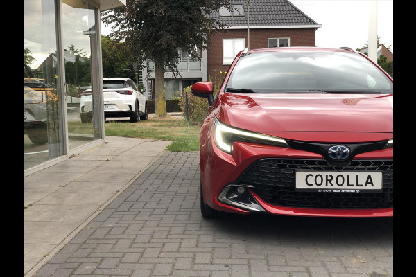 Toyota Corolla Touring Sports 1.8 Hybrid Dynamic Plus | Dodehoekherkenning, Parkeersensoren, Stoel + Stuurverwarming, Facelift!