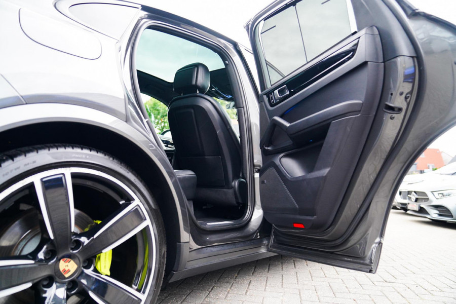 Porsche Cayenne Coupé 3.0 E-Hybrid | Bose | Luchtvering | Achterbankverwarming | 360 Camera