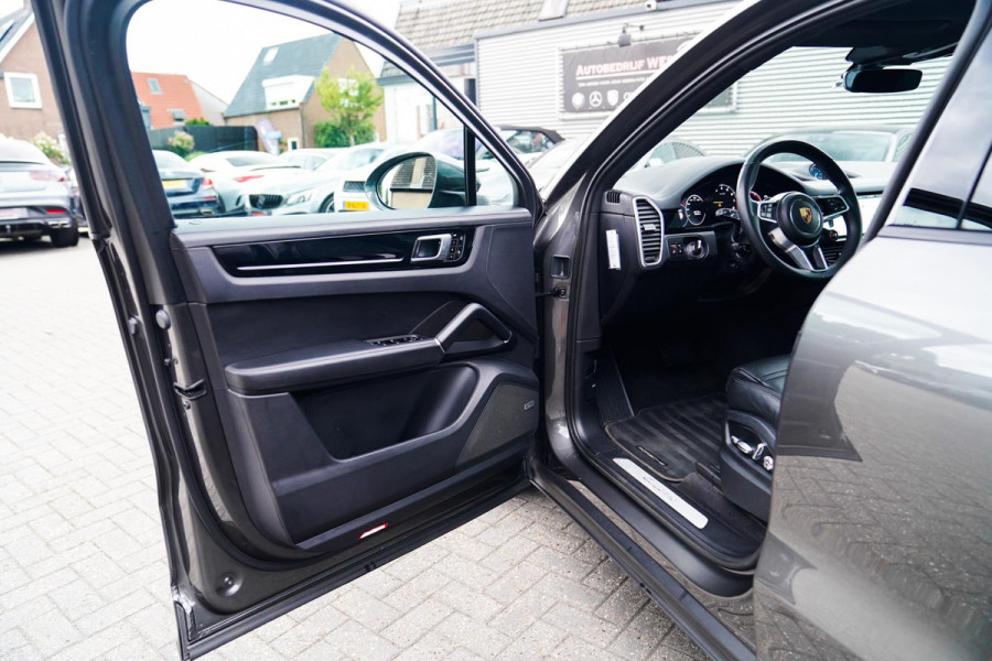 Porsche Cayenne Coupé 3.0 E-Hybrid | Bose | Luchtvering | Achterbankverwarming | 360 Camera