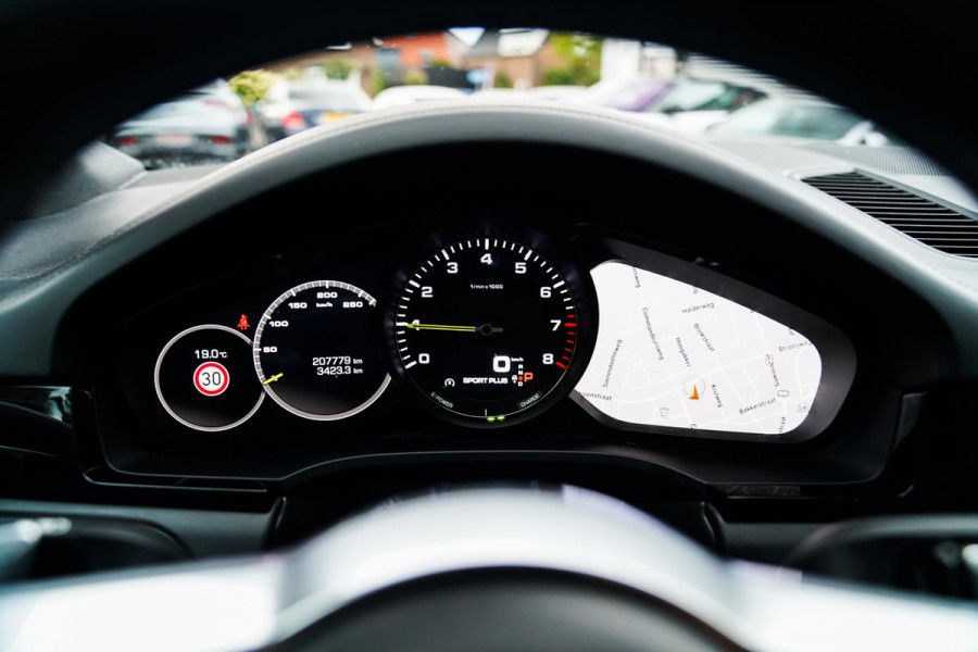 Porsche Cayenne Coupé 3.0 E-Hybrid | Bose | Luchtvering | Achterbankverwarming | 360 Camera