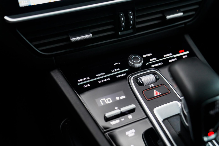 Porsche Cayenne Coupé 3.0 E-Hybrid | Bose | Luchtvering | Achterbankverwarming | 360 Camera