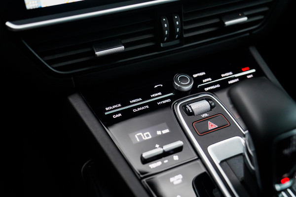 Porsche Cayenne Coupé 3.0 E-Hybrid | Bose | Luchtvering | Achterbankverwarming | 360 Camera