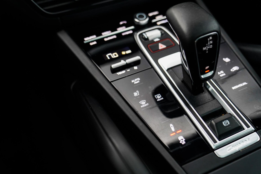 Porsche Cayenne Coupé 3.0 E-Hybrid | Bose | Luchtvering | Achterbankverwarming | 360 Camera