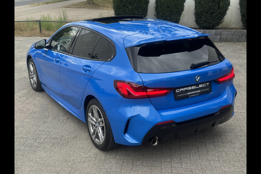 BMW 1-serie 118i High Exe M Pakket Panoramdak, Head-up, Adaptieve Cruise, DAB, trekhaak Comfort toegang .Neem contact op en we maken een afspraak!