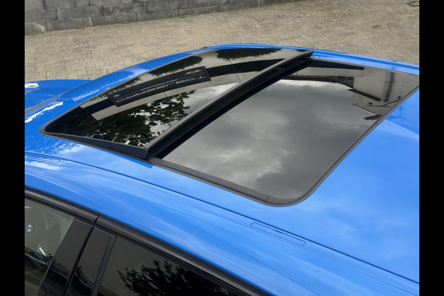 BMW 1-serie 118i High Exe M Pakket Panoramdak, Head-up, Adaptieve Cruise, DAB, trekhaak Comfort toegang .Neem contact op en we maken een afspraak!